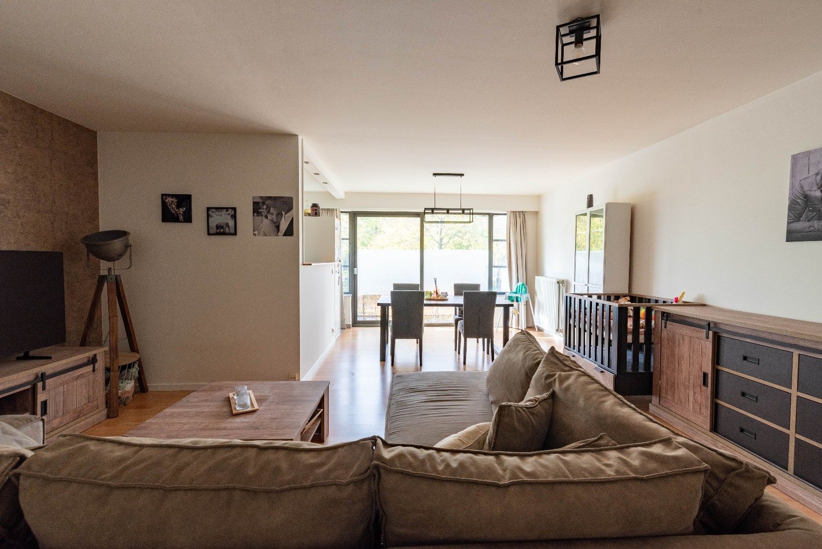 Licht appartement met twee slaapkamers en garagebox foto 2