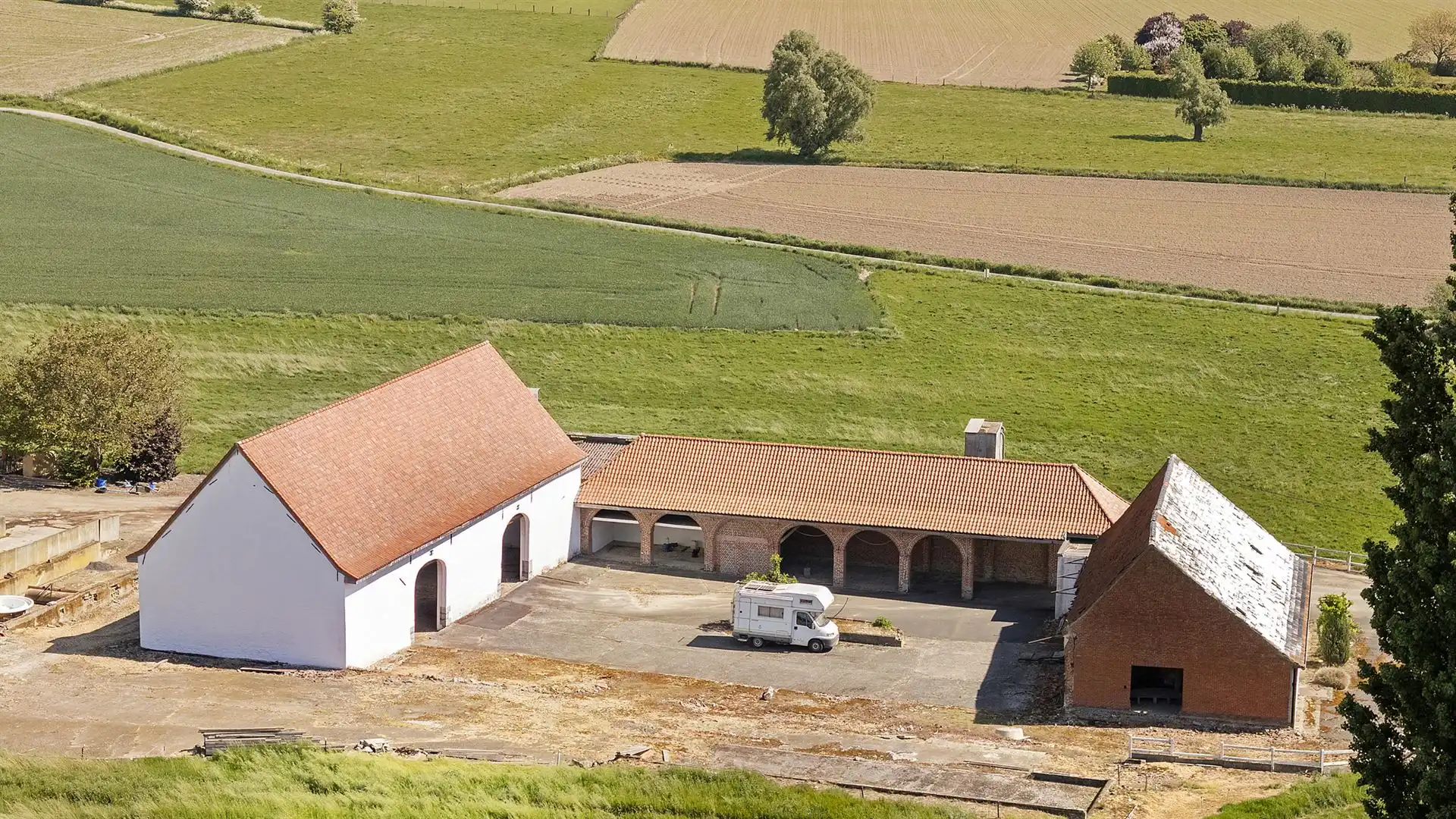 Authentieke vierkantshoeve op 8.064 m², ENORM VEEL POTENTIEEL! foto 2