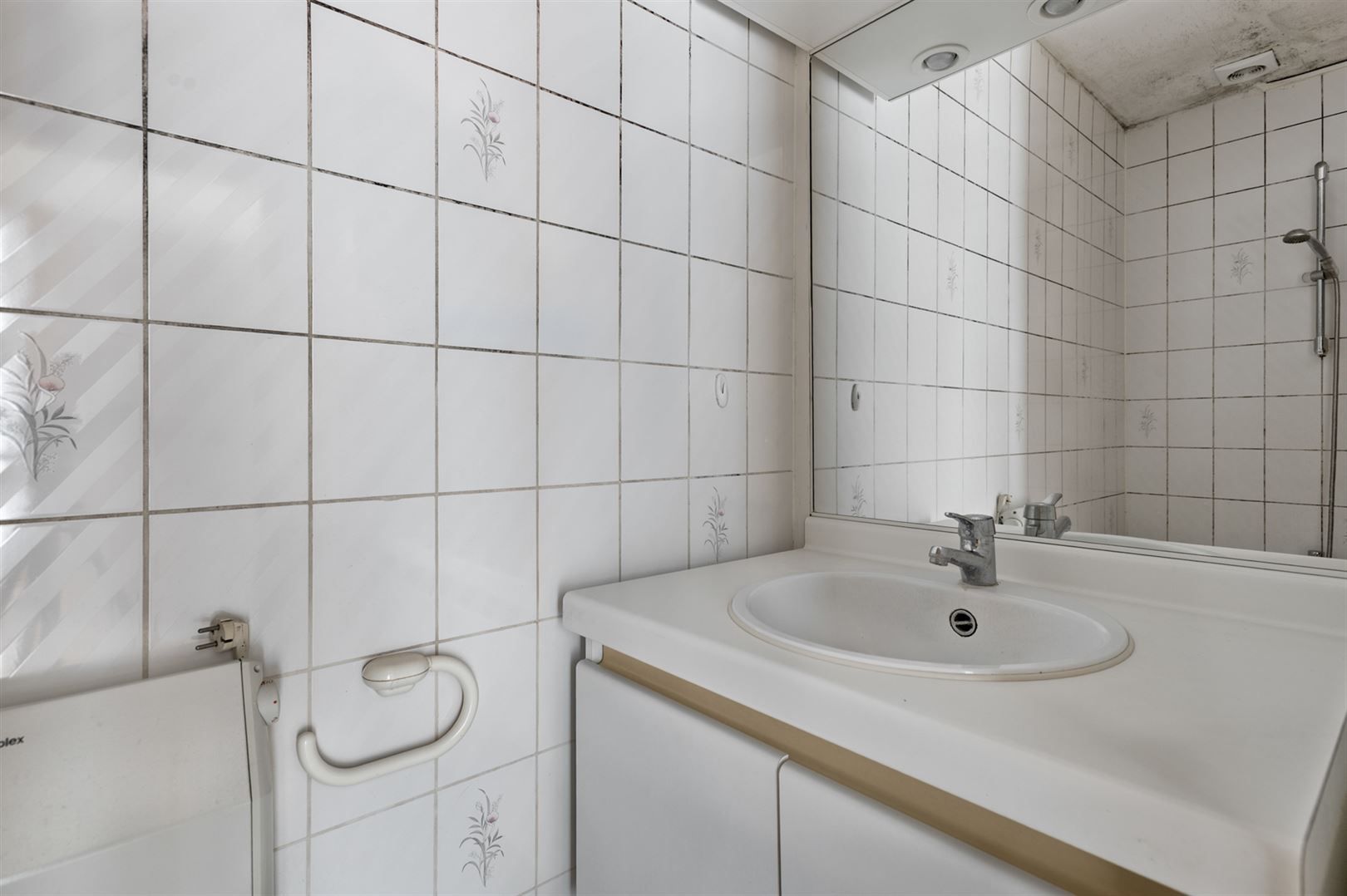Te renoveren opbrengsteigendom met 2 aparte units. foto 6
