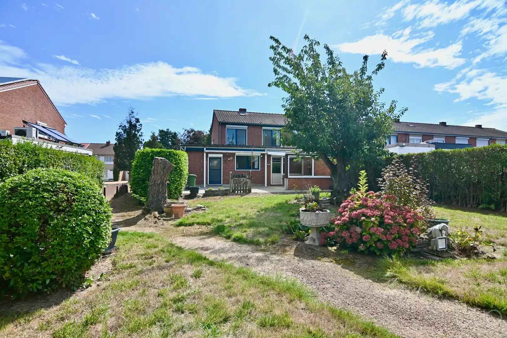 Ruime halfopen gezinswoning met prachtige westgerichte tuin foto 21