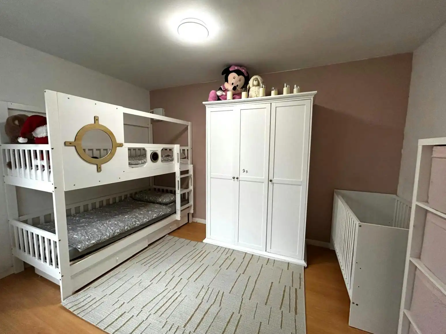 Building met twee verhuurde appartementen en 4 garages foto 9