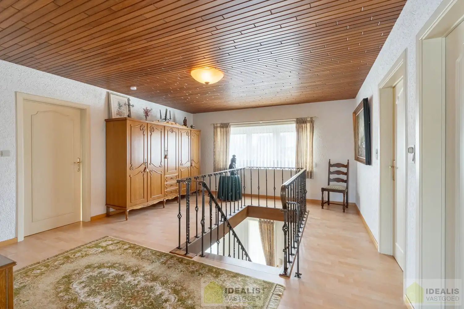 IDEALIS VASTGOED – PERFECT ONDERHOUDEN EN INSTAPKLARE GEZINSWONING MET 4 SLAAPKAMERS, 2 BADKAMERS EN EEN MOOIE WOONOPPERVLAKTE VAN +- 185M² OP EEN AANGENAAM EN RUSTIG GELEGEN PERCEEL VAN 6A 80CA OP GEGEERDE LOCATIE IN ACHEL! foto 16