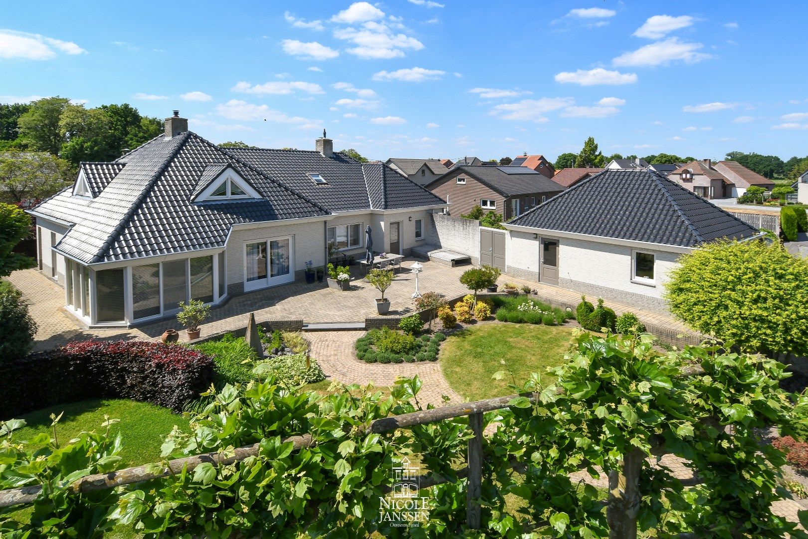 Stijlvolle villa met 4 slaapkamers, 2 badkamers en een prachtige tuin foto 2