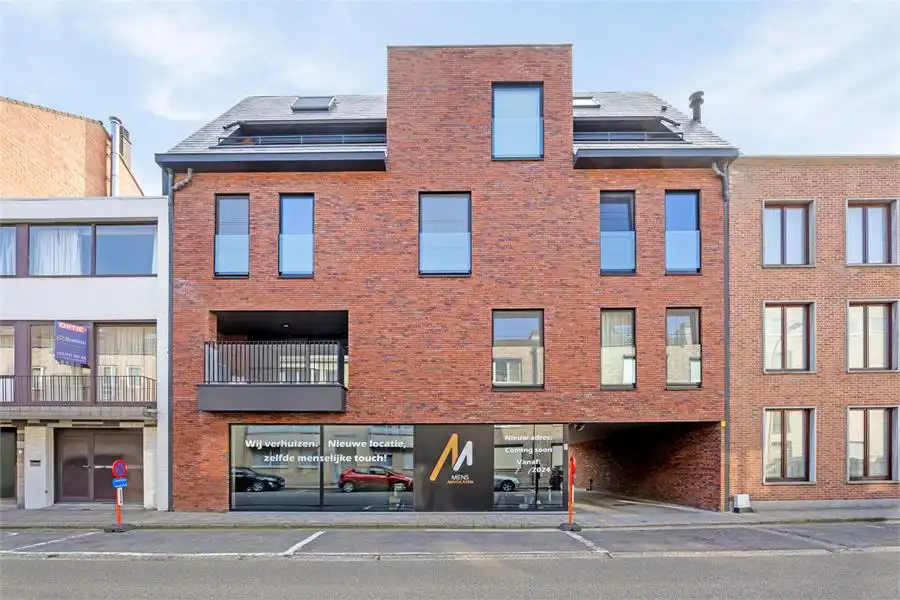Modern kantoorgebouw te huur op toplocatie in Tessenderlo-Ham foto {{pictureIndex}}