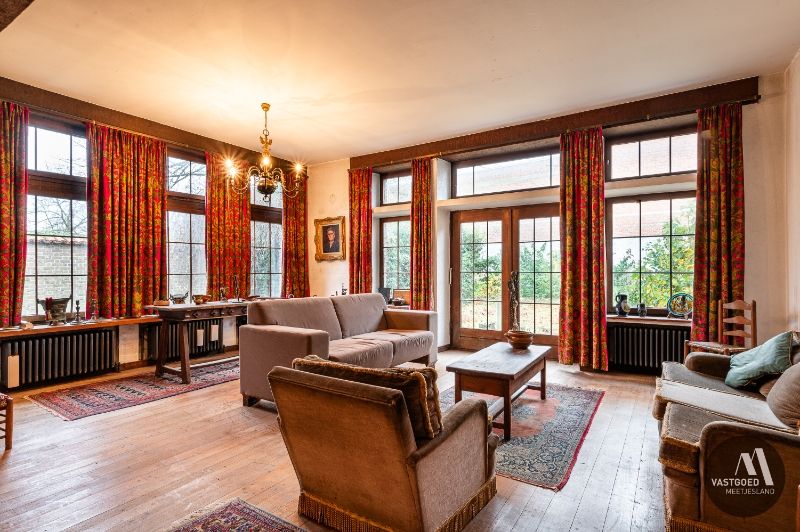 Charmante en statige woning in centrum Eeklo foto 5