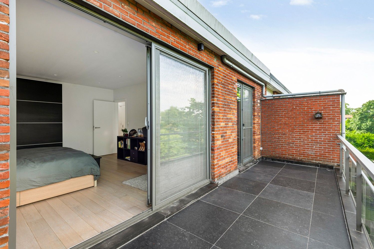 Ruime kangroewoning met 6 slaapkamers en 3 badkamers nabij het Steytelickpark te Wilrijk. foto 32