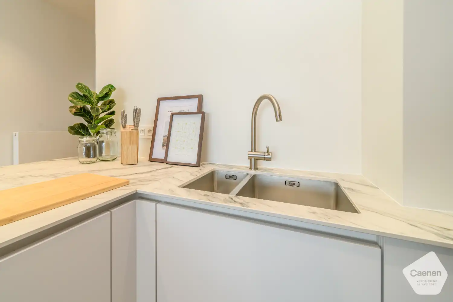 Luxueus gerenoveerd gelijkvloers appartement met zeezicht en zuidgerichte tuin foto 17