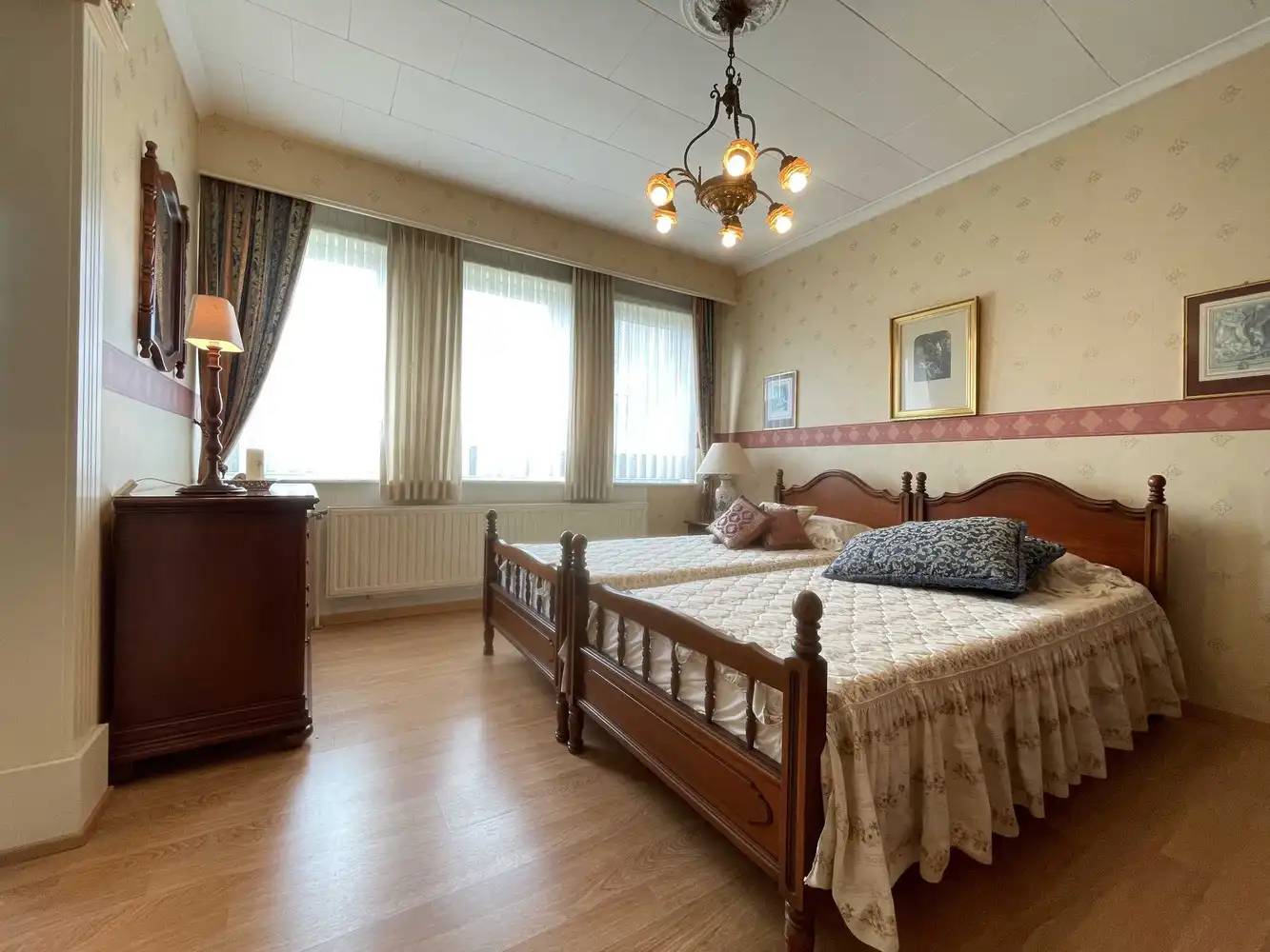 Charmante woning met grote tuin foto 14