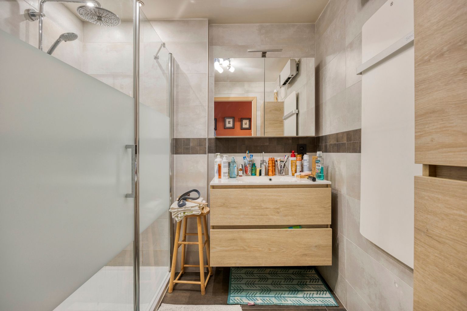 Ruim 3-slaapkamerappartement met garage  foto 17