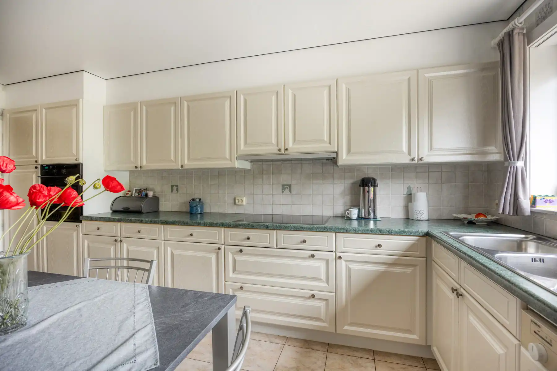 Gelijkvloers appartement met 2 kamers, terras en garage foto 8