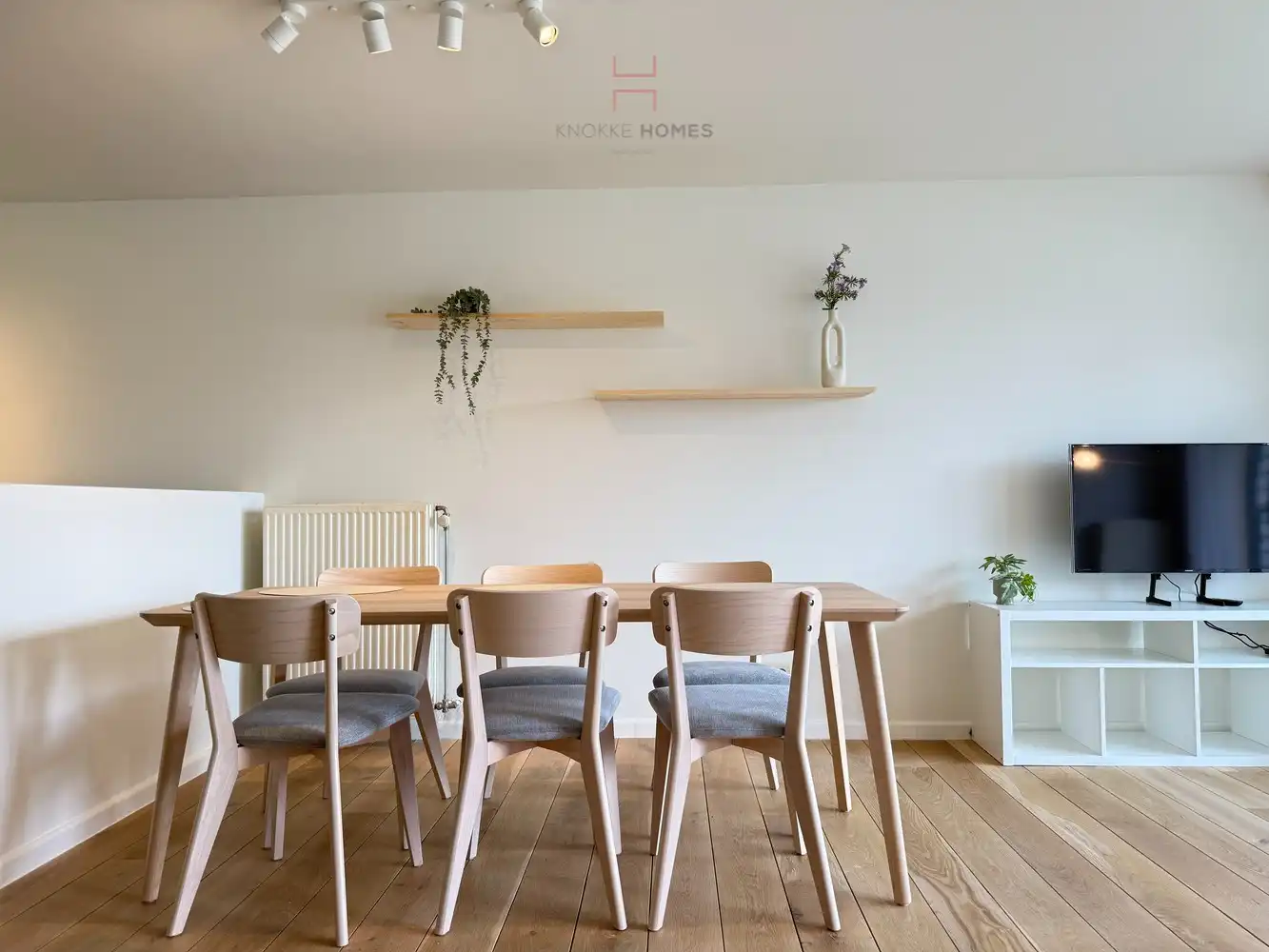 Gemeubeld twee-slaapkamerappartement met zonnig terras foto 9