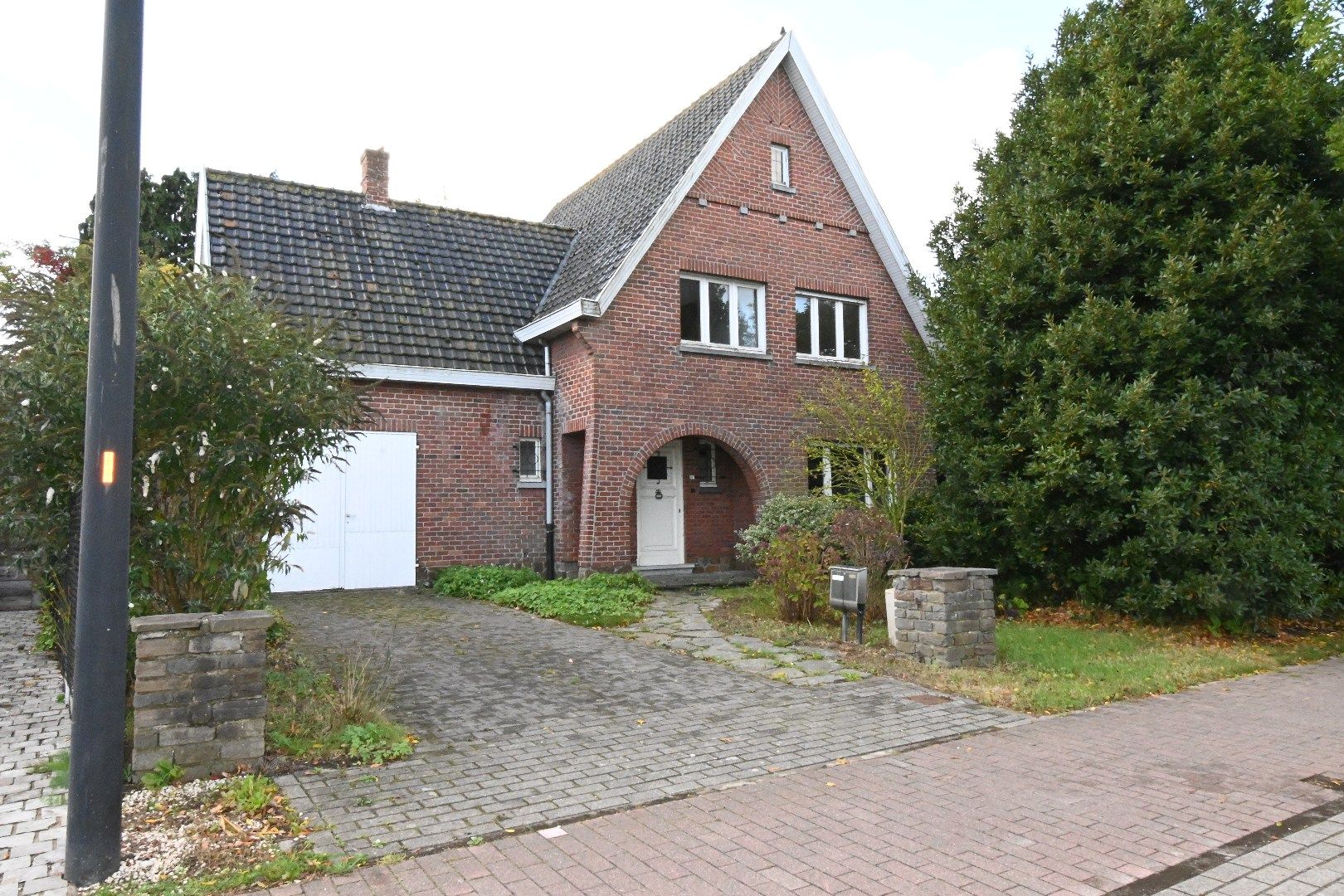 Alleenstaande woning met tuin gelegen rand centrum Maldegem foto {{pictureIndex}}
