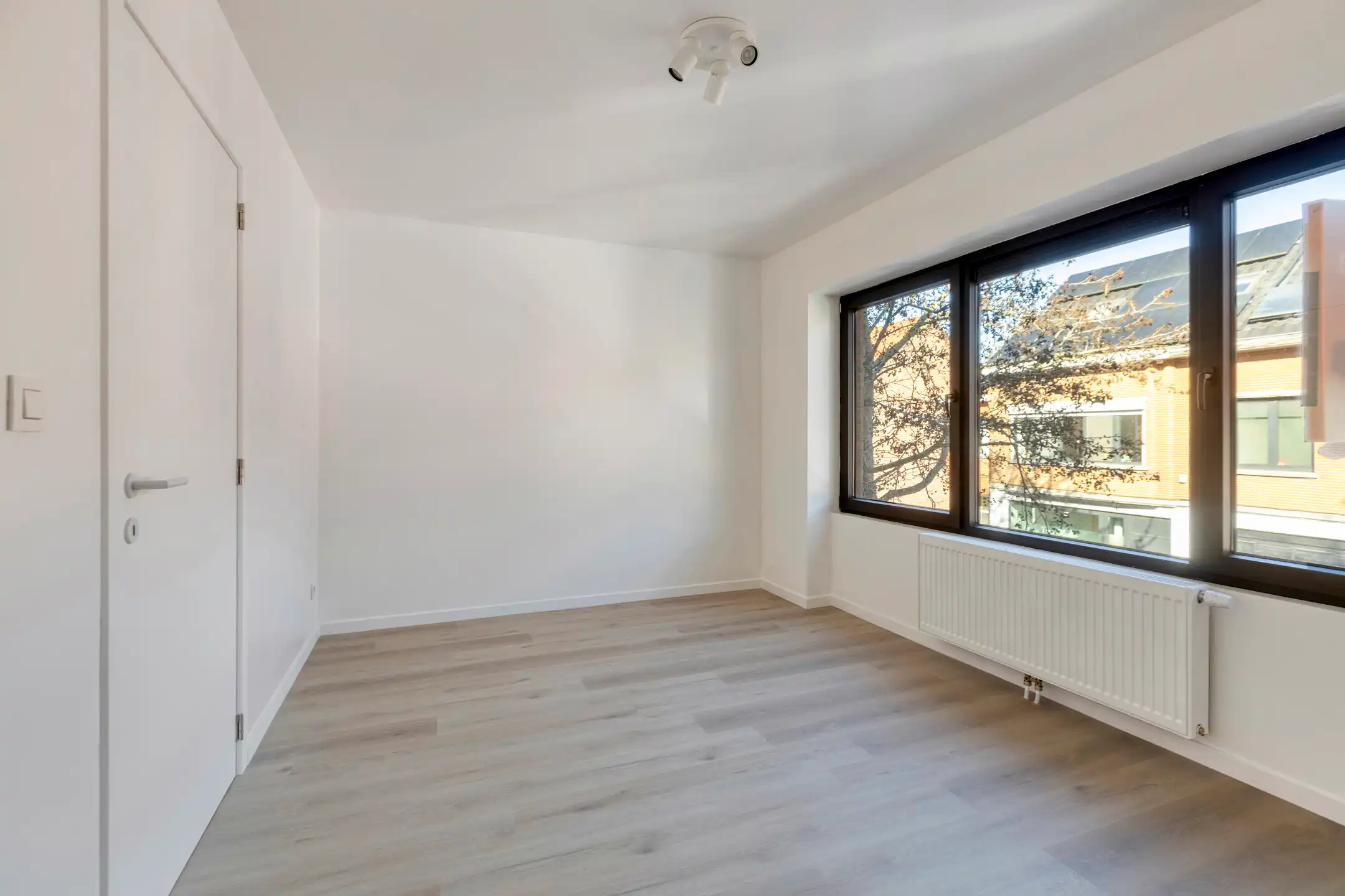 Woning met 4 slaapkamers, 2 badkamers en 2 autostaanplaatsen foto 8