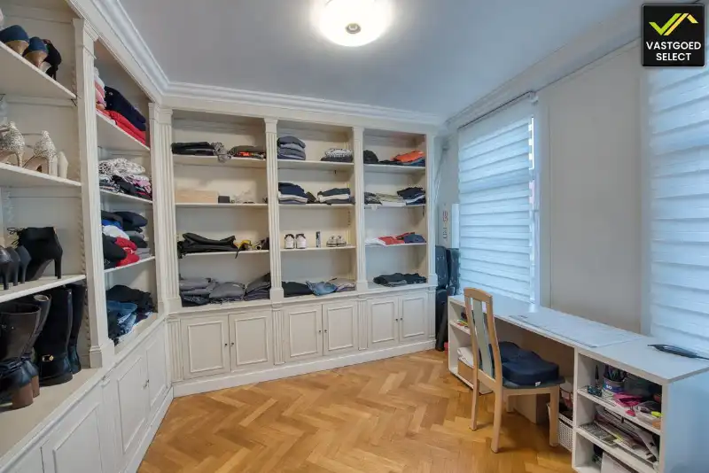 Statige herenwoning met bijgebouw, garage­mogelijkheden en patio in centrum Eeklo foto 11