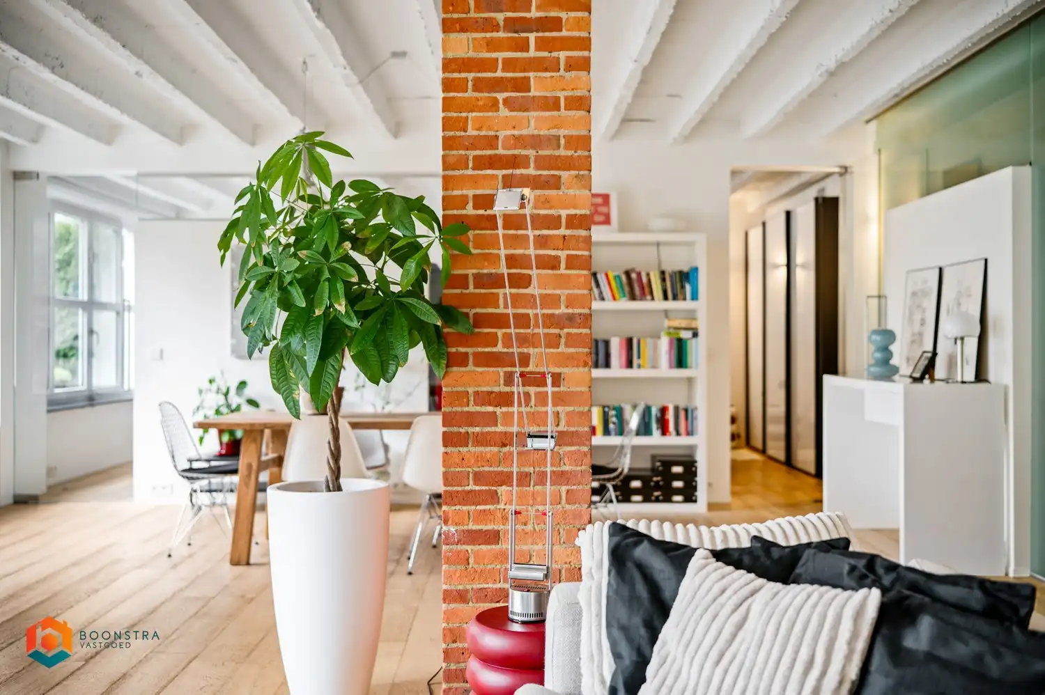 Exclusieve gelijkvloerse loft met 2 slpkrs, terras en staanplaats foto 16