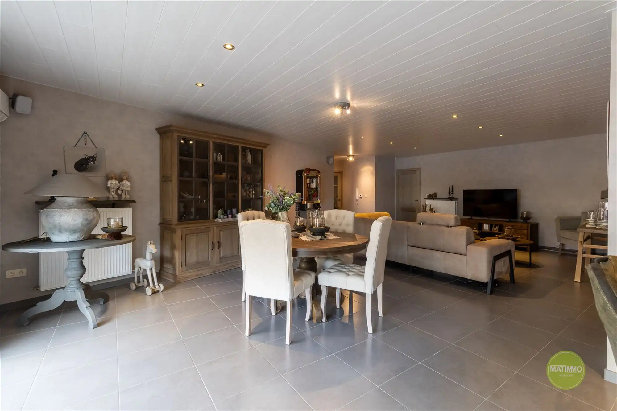 RUIM EN MODERN GELIJKVLOERS APPARTEMENT IN MEERHOUT  foto 6