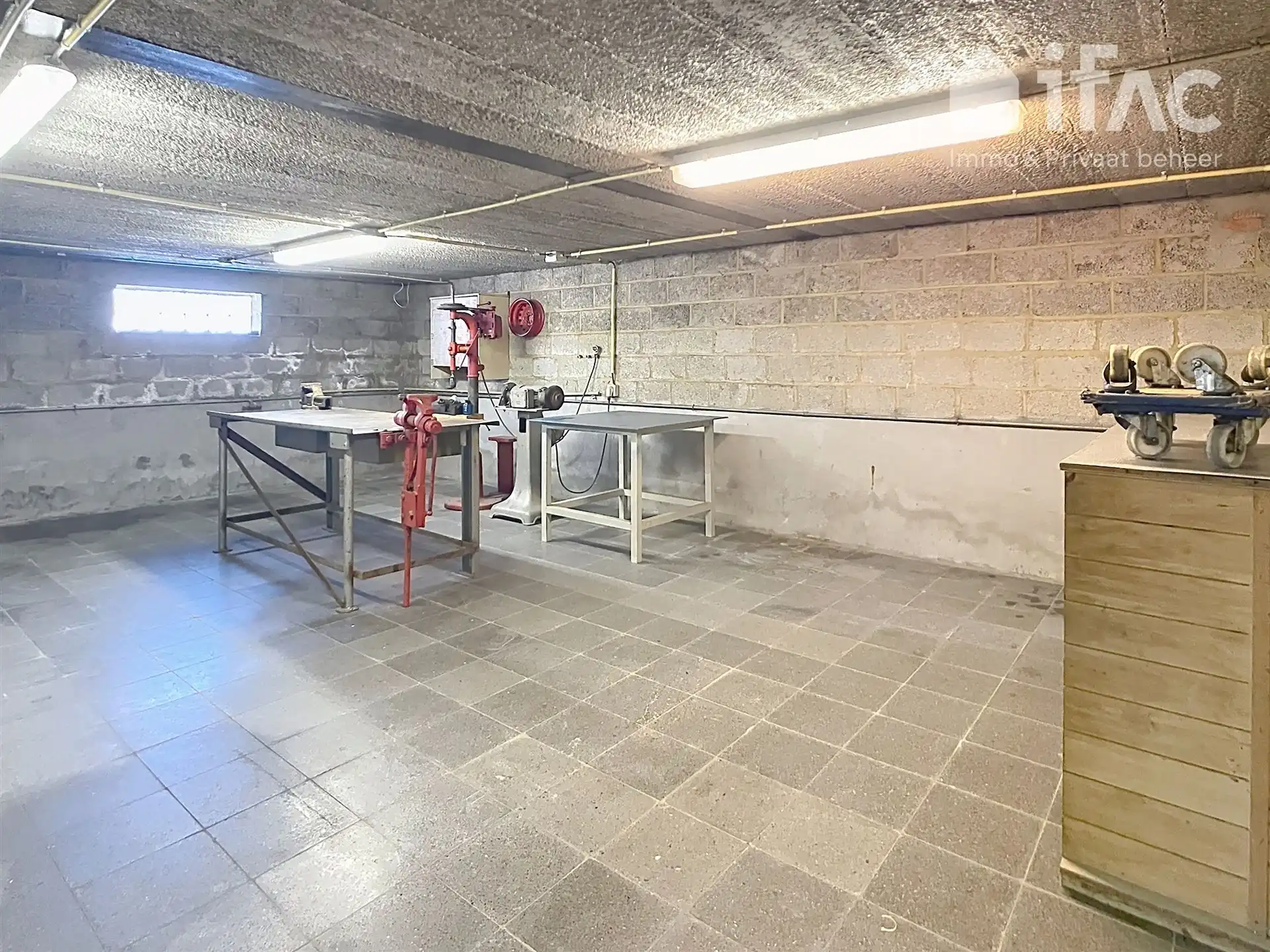 Heel ruime woning met 4 slpks, leefveranda, 54 zonnepanelen foto 26