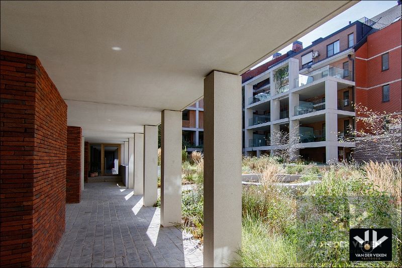Interessant handelsgelijksvloers in Hasselt-Centrum foto 8