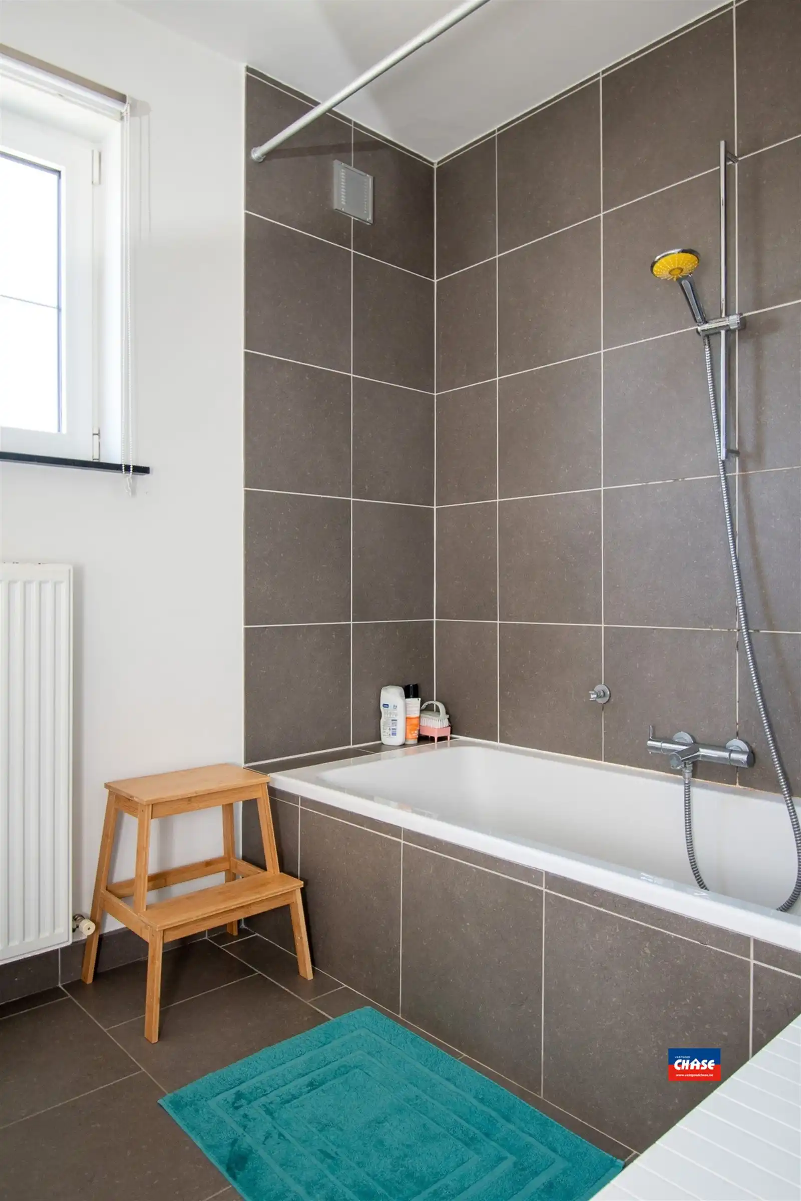 Instapklare woning met 4 slaapkamers, tuin en garagebox foto 18