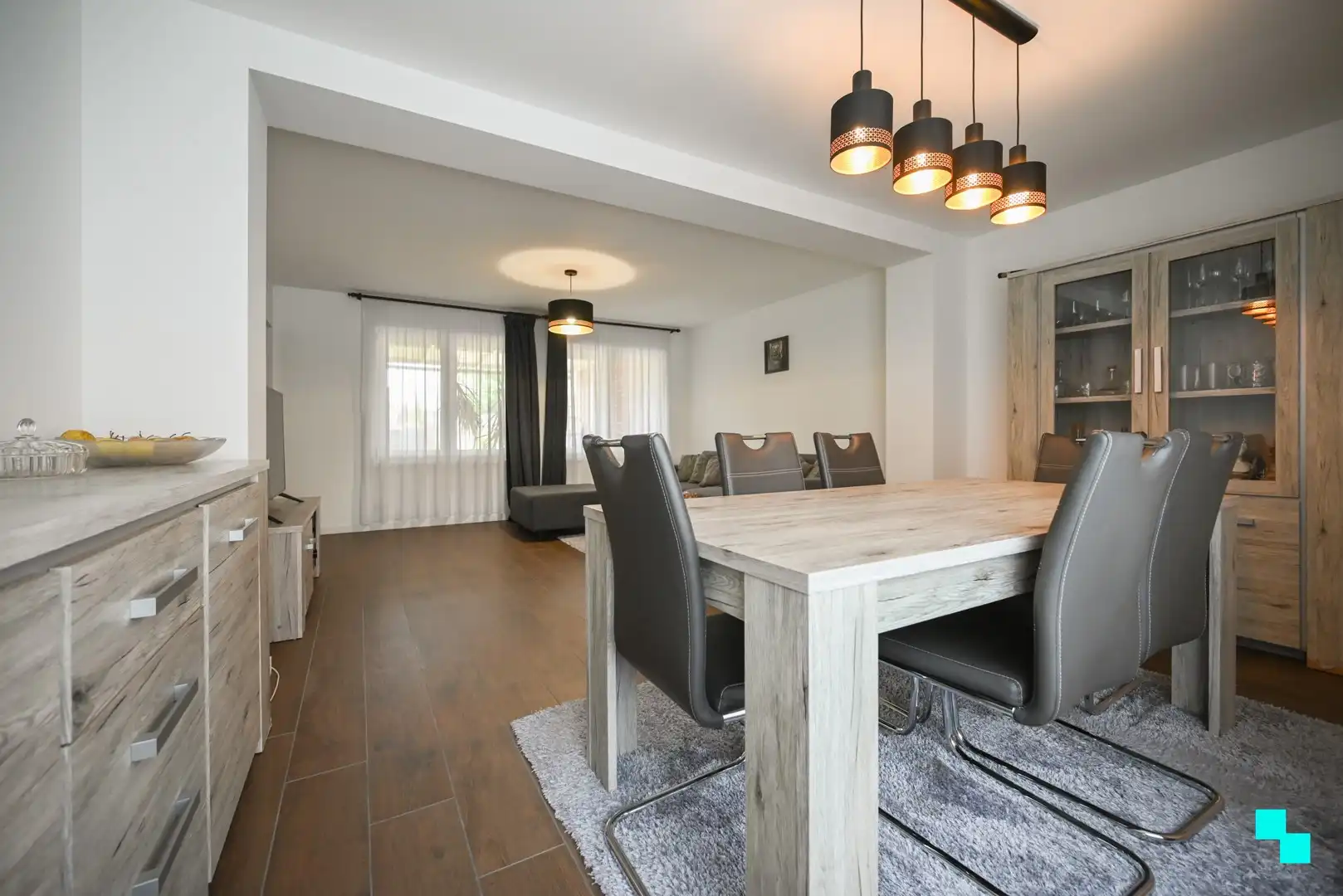 Instapklare, gerenoveerde woning met achteruitgang te Izegem foto 8