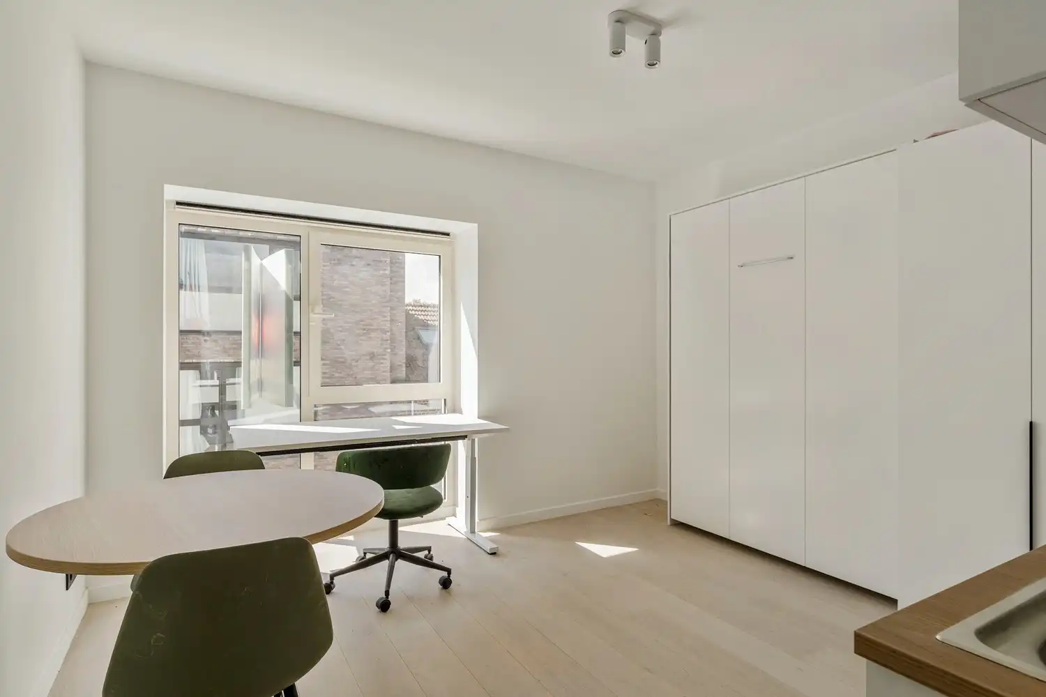 Bent u nog op zoek naar een mooie studio voor het academiejaar '26-'27? Nieuwe studio's, onmiddellijk beschikbaar voor eigen gebruik of verhuur! foto 3