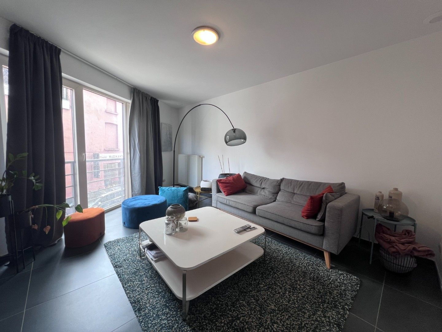 Ruim appartement met twee slaapkamers en terras te huur in Sint-Amandsberg foto 3