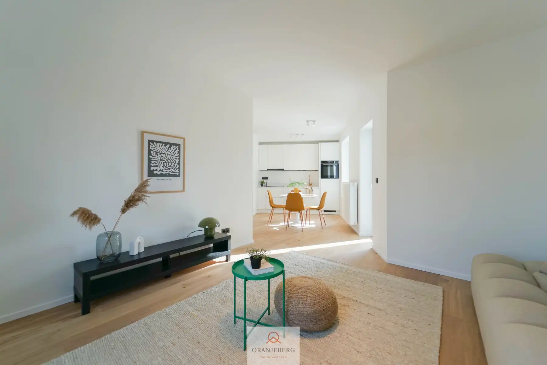 Gerenoveerd, energiezuinig 2 slpk appartement met terras! foto 2