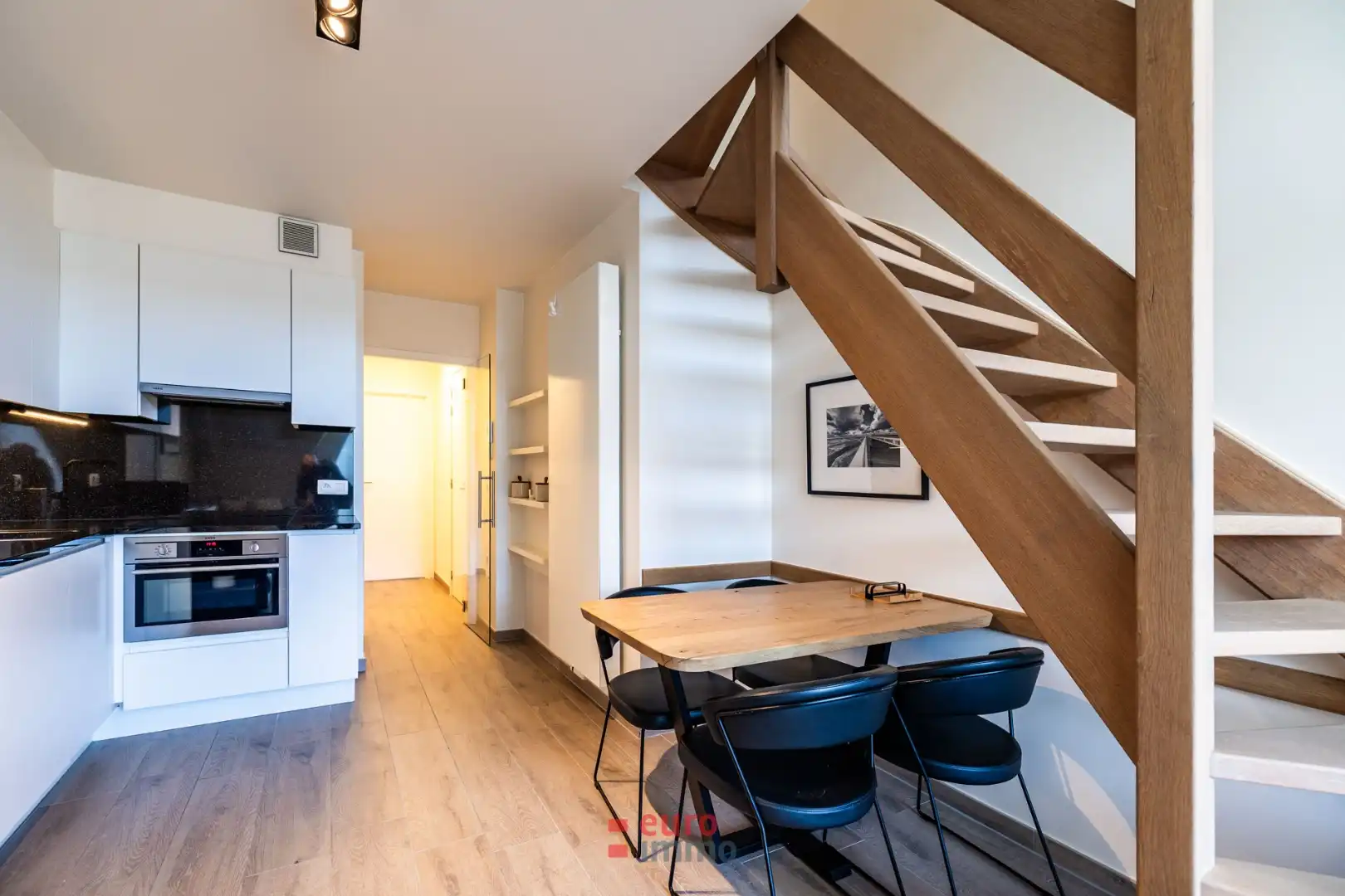 Exclusief duplex-appartement met 2 slaapkamers in het hartje van onze bruisende badstad! foto 6