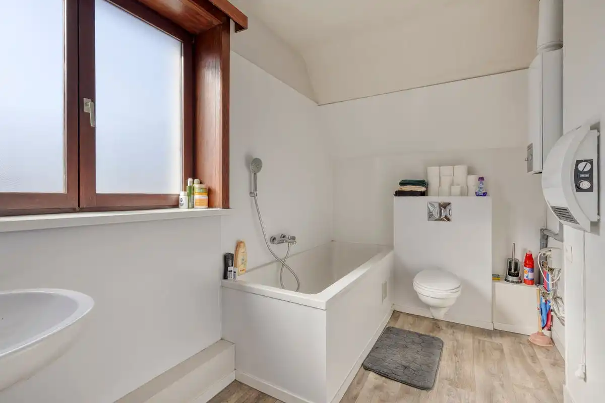 Woning met 2 slaapkamers, garage en tuin te koop in Kortrijk foto 16