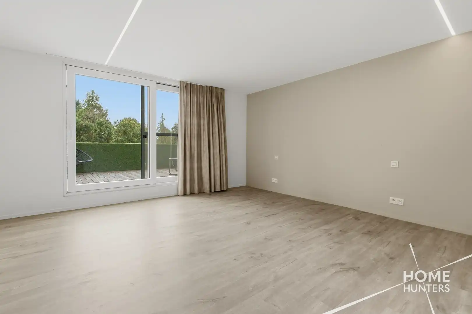 Landelijk gelegen instapklare woning met 4 slaapkamers, garage en tuin foto 16