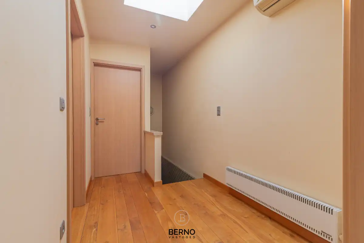 Multifunctionele eigendom met woning en magazijn (300 m²) op 14 are foto 7
