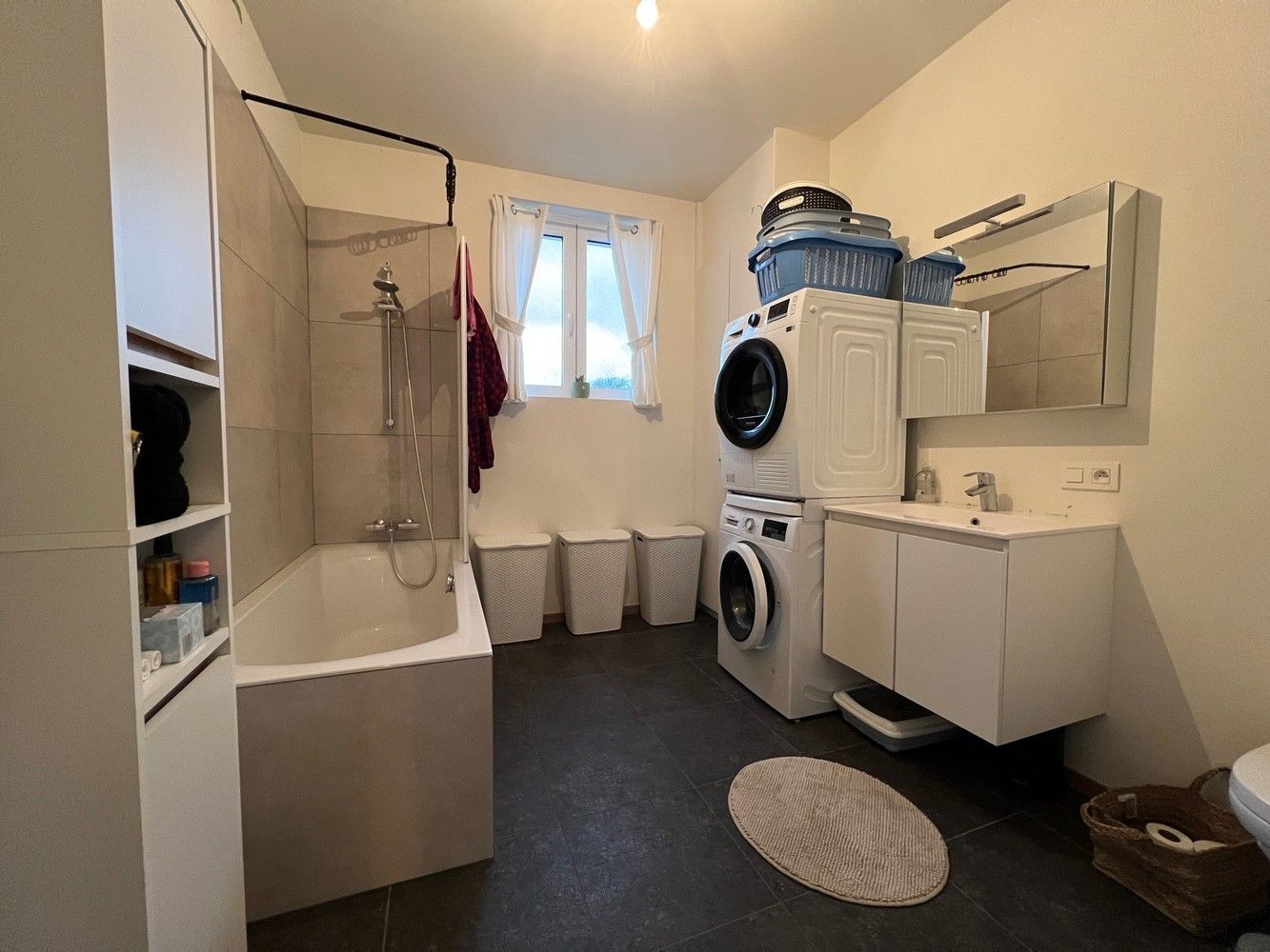 Volledig gerenoveerde woning met 2 slaapkamers en tuin. foto 5