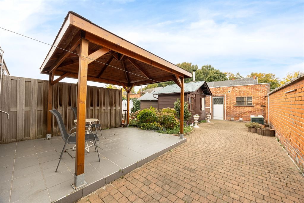 Renovatiewoning met 3 slaapkamers op uitstekende locatie foto 17
