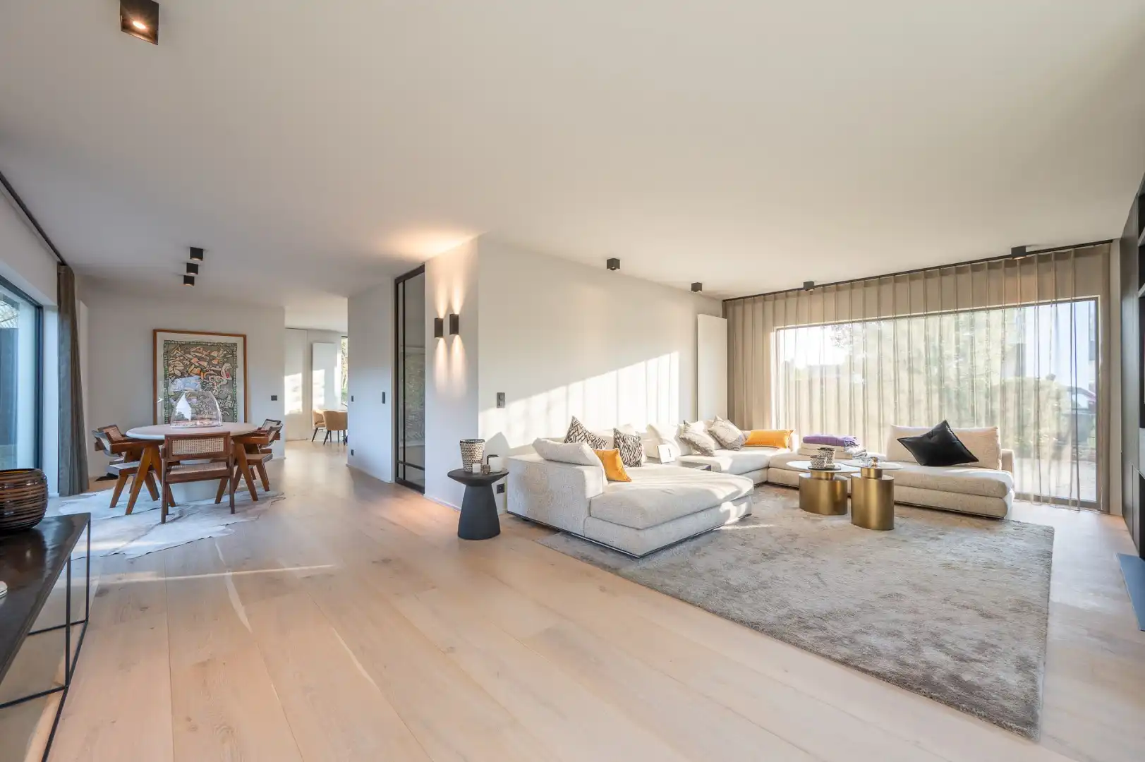 Charmante alleenstaande villa verscholen in een rustige laan te Knokke foto {{pictureIndex}}