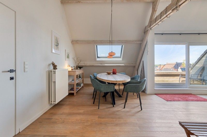 Ruim en charmant dakappartement met 3 slaapkamers en garage TE KOOP in hartje WAKKEN! foto 3