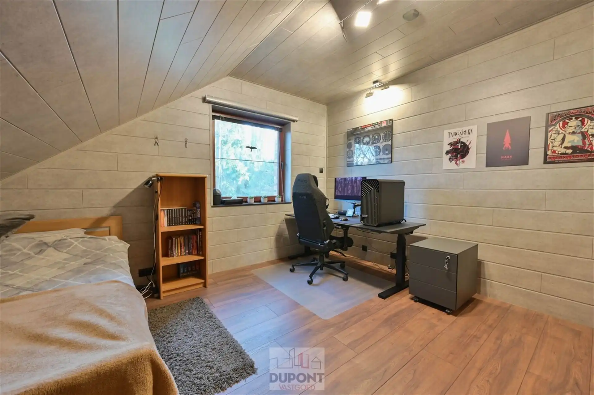 Villa gelegen in een prachtig bebost kader, zeer rustig gelegen, 3 tot 5 slaapkamers, zeer grote kelder. foto 12