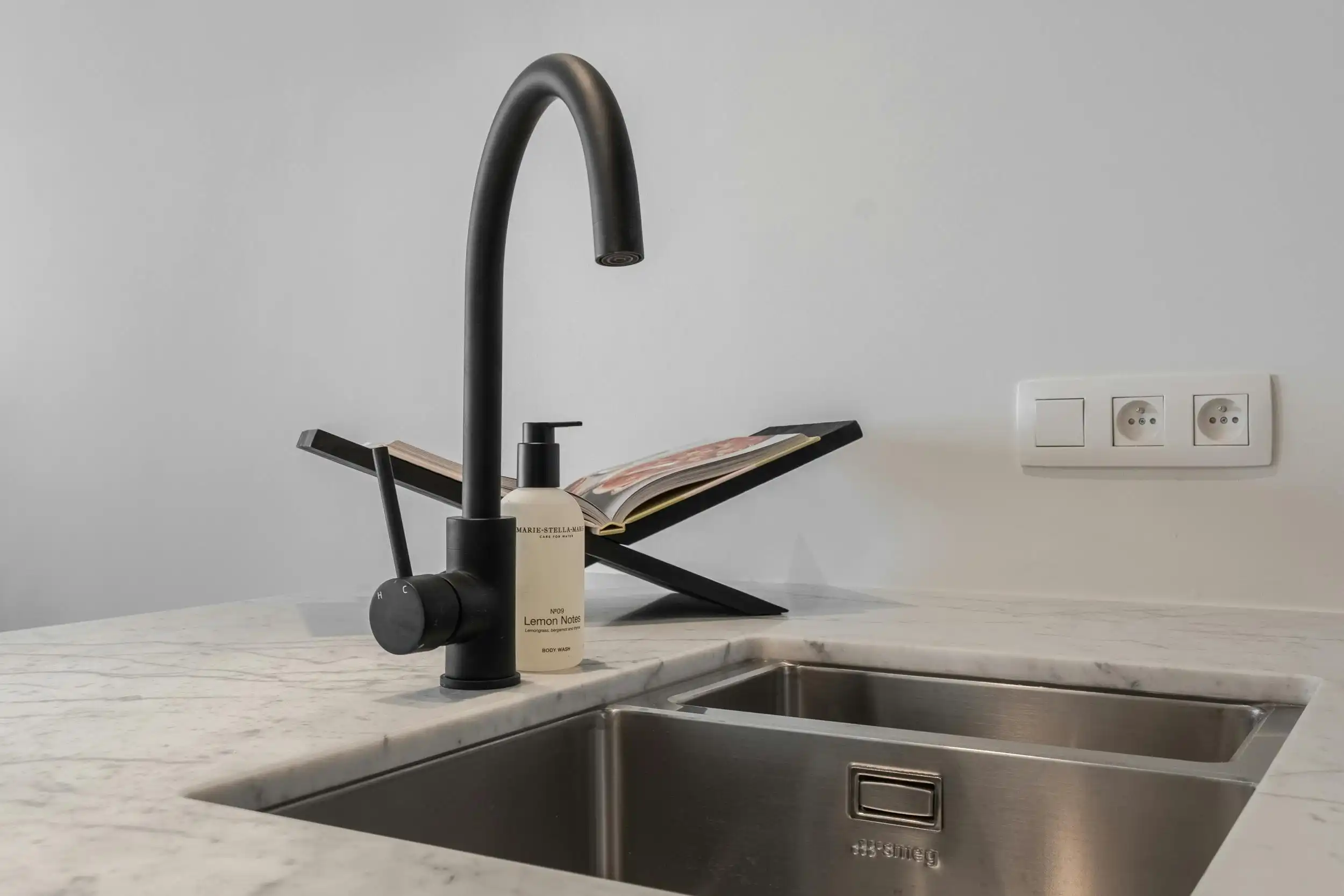 Gerenoveerd appartement te koop met zijdelings zeezicht! foto 6