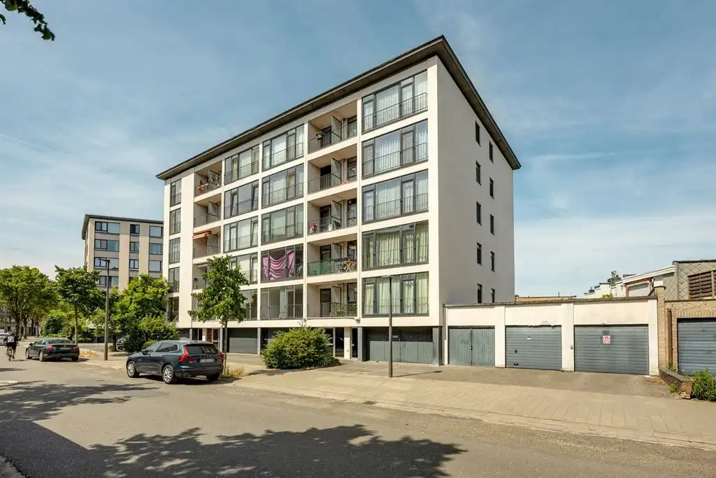 te renoveren appartement met twee slaapkamers foto 19