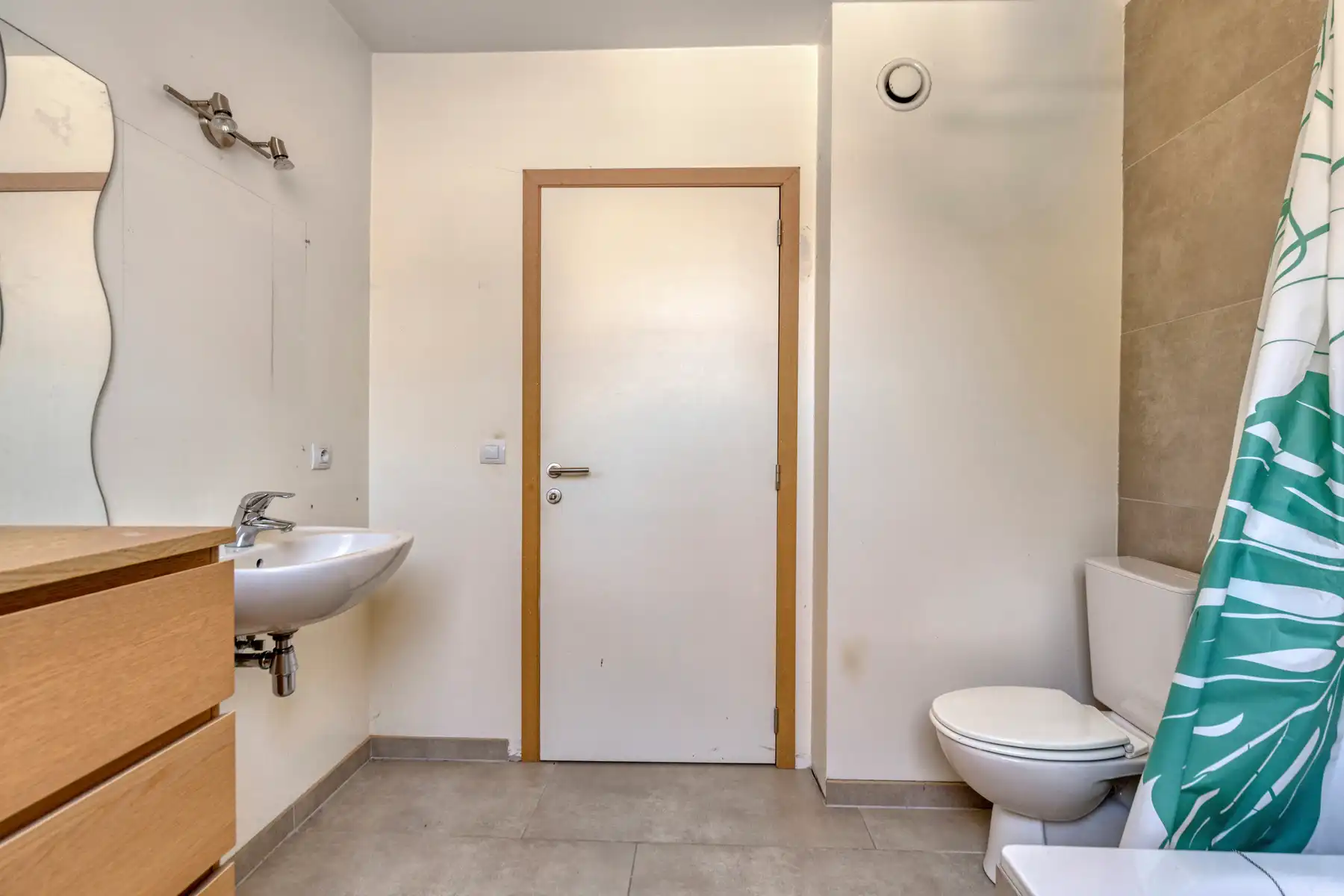 Recente energiezuinige woning met garage en zonnepanelen foto 16