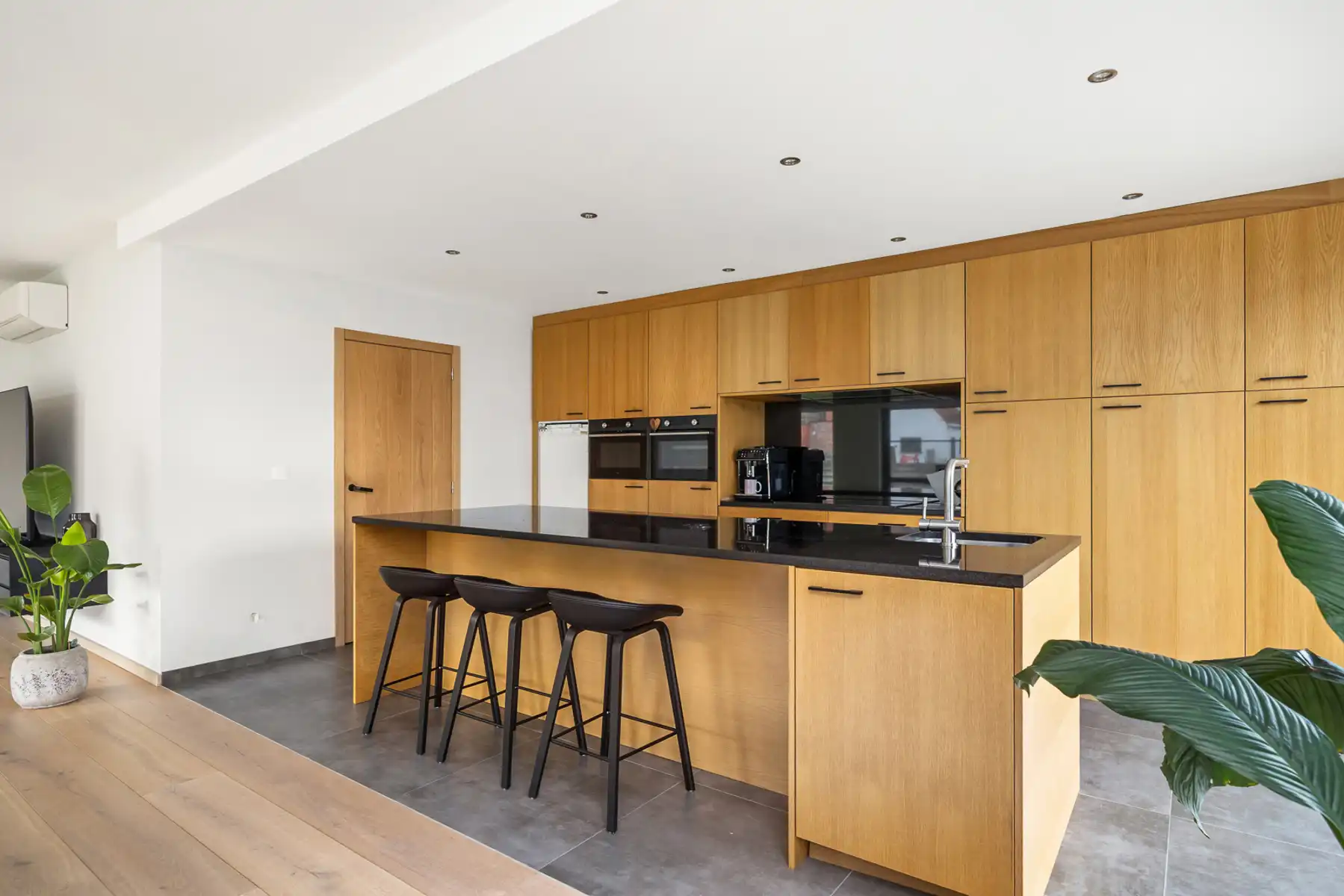 VILLA MET 4 SLAAPKAMERS, 2 BADKAMERS EN KWALITATIEF MAATWERK IN GOOREIND-WUUSTWEZEL TE KOOP foto 13