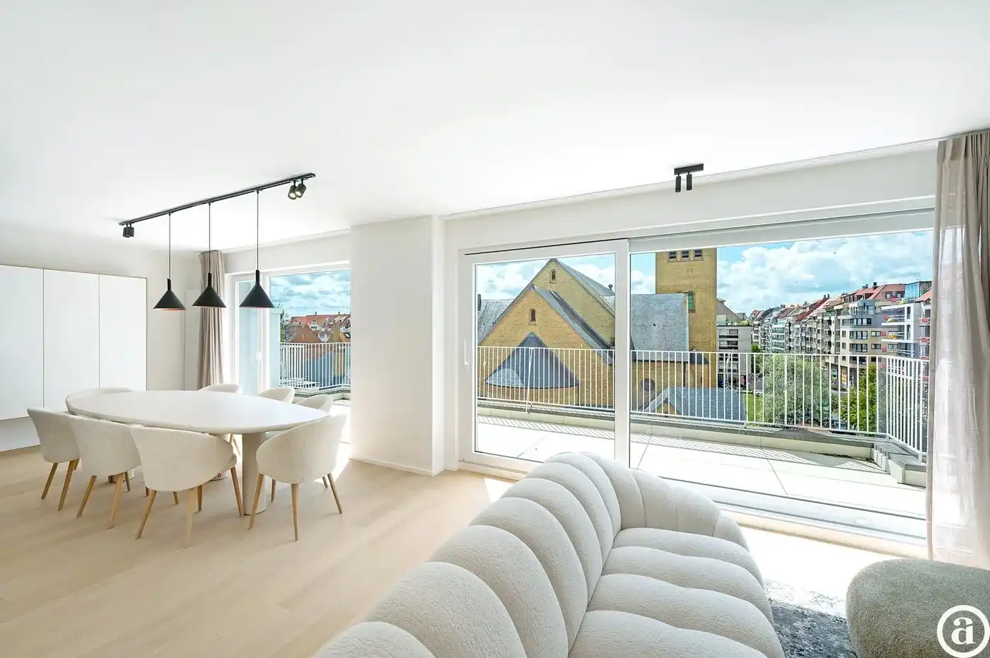 Zonnige penthouse (3 slpk) met open zicht nabij Dumortierl. foto 14