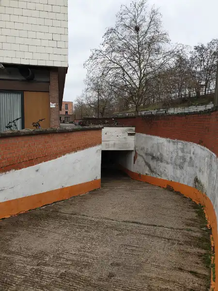 2 overdekte autostaanplaatsen op toplocatie aan Station Nekkerspoel foto 2