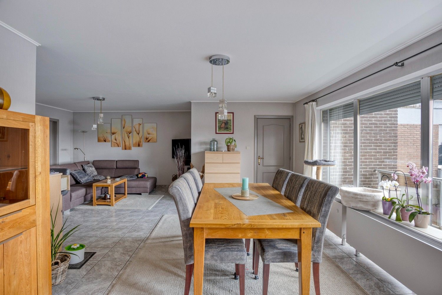 Ruim appartement met 3 slaapkamers en 3 terrassen op de bovenste verdieping in hartje Rekem ! foto 4