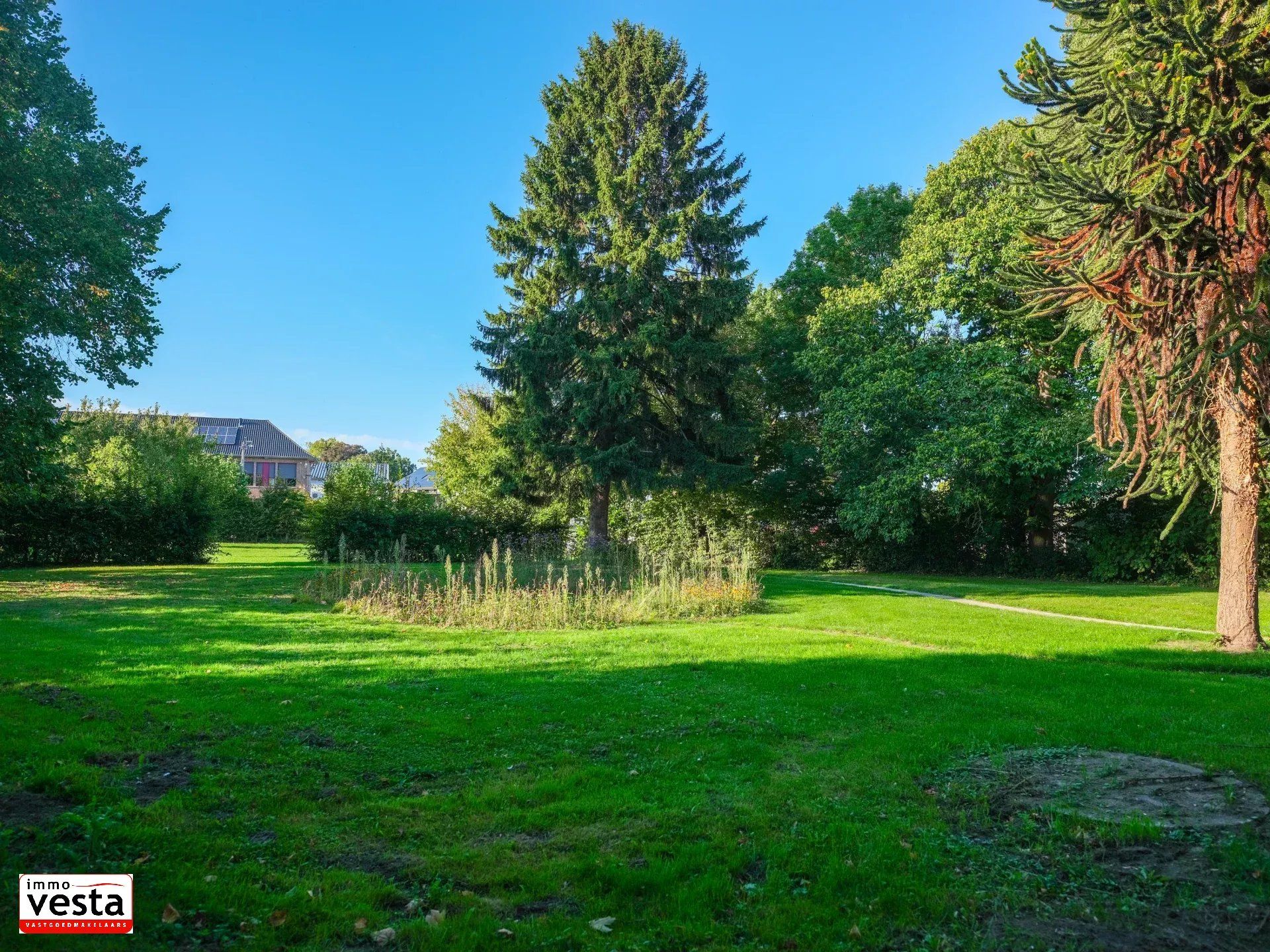 Voormalige pastorie met tal van mogelijkheden foto 32