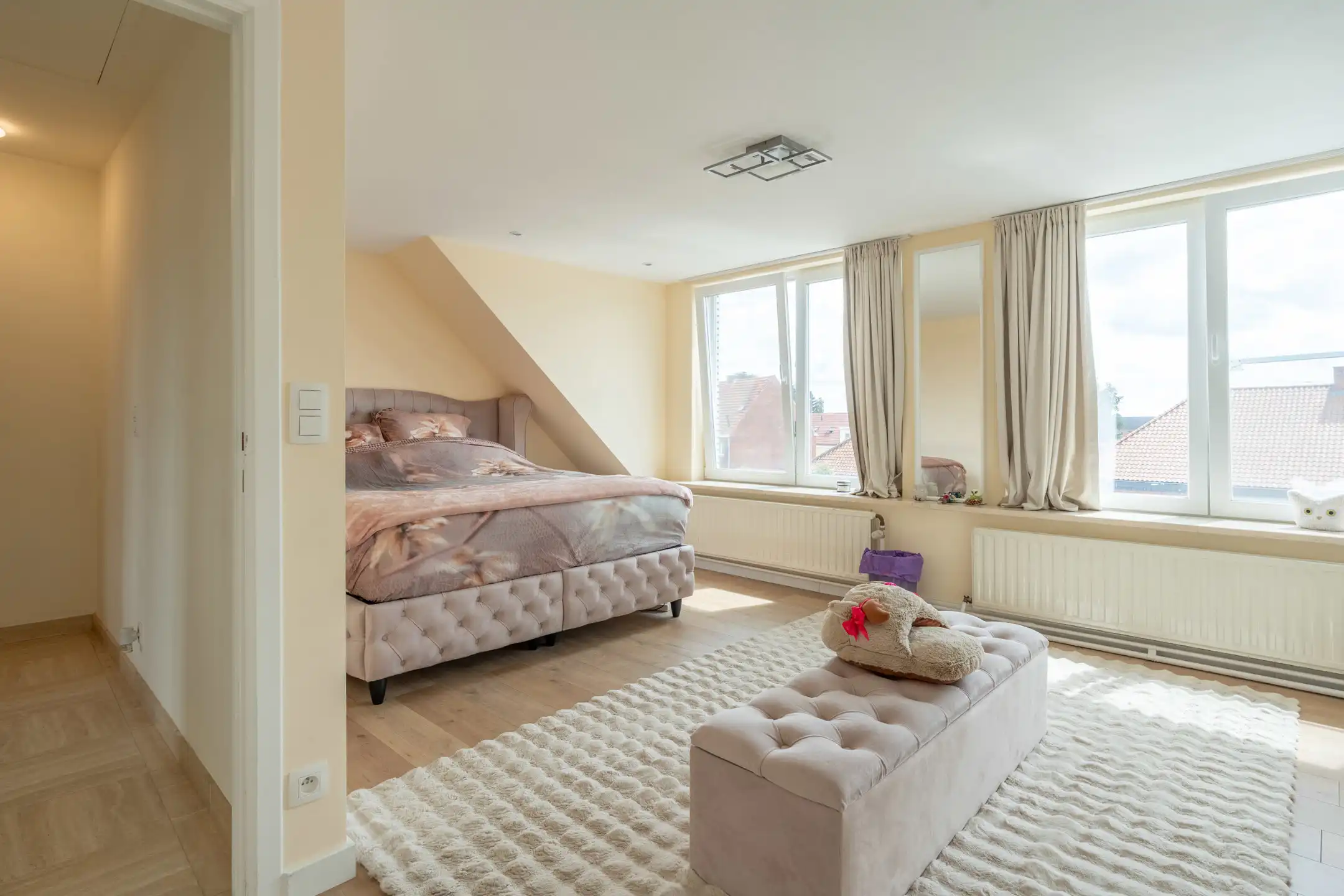 Volledig vernieuwde  woning/kantoor/handelspand met 5 slpks foto 17