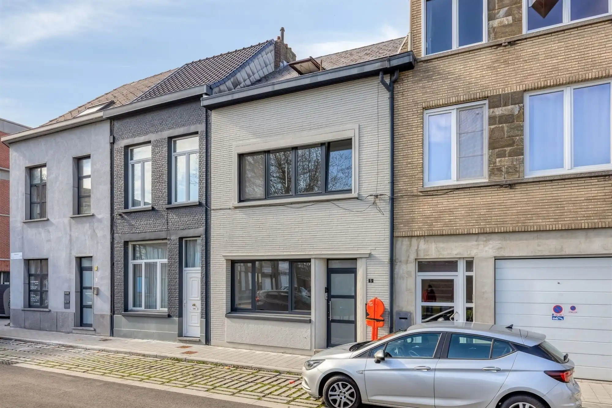 Ruime kangoeroe woning met 5 slk + 2 badk + terras in Lier foto 2