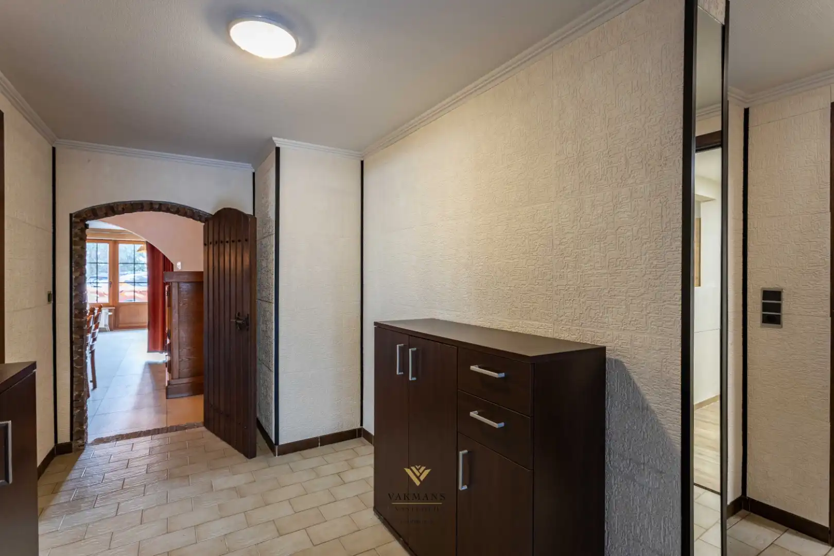 Ruime en charmante alleenstaande woning met 5 slaapkamers en 2 badkamers foto 17