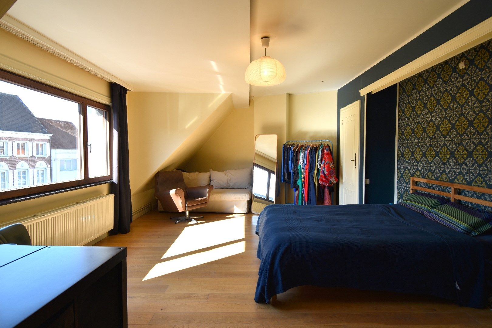 Karaktervolle burgerwoning met 2 slaapkamers, garage/werkplaats en zonneterras in hartje Kortrijk te koop foto 17