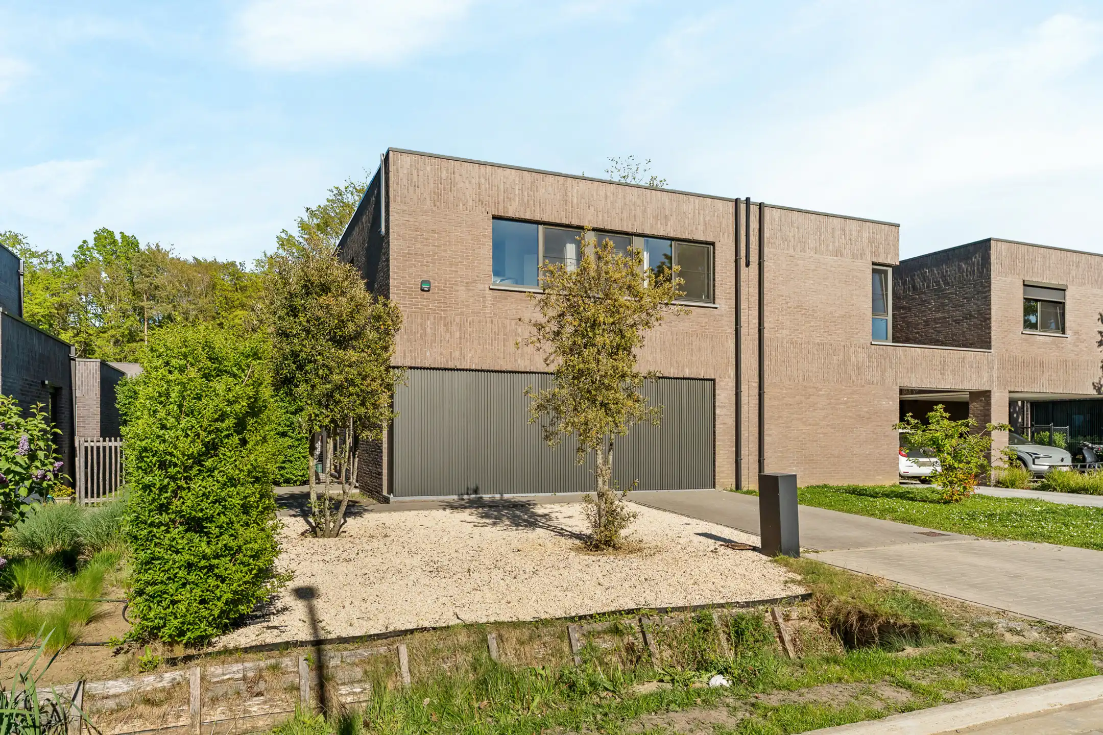 Recente HOB met 4 slpk, garage en tuin te Putte (Beerzel). foto {{pictureIndex}}