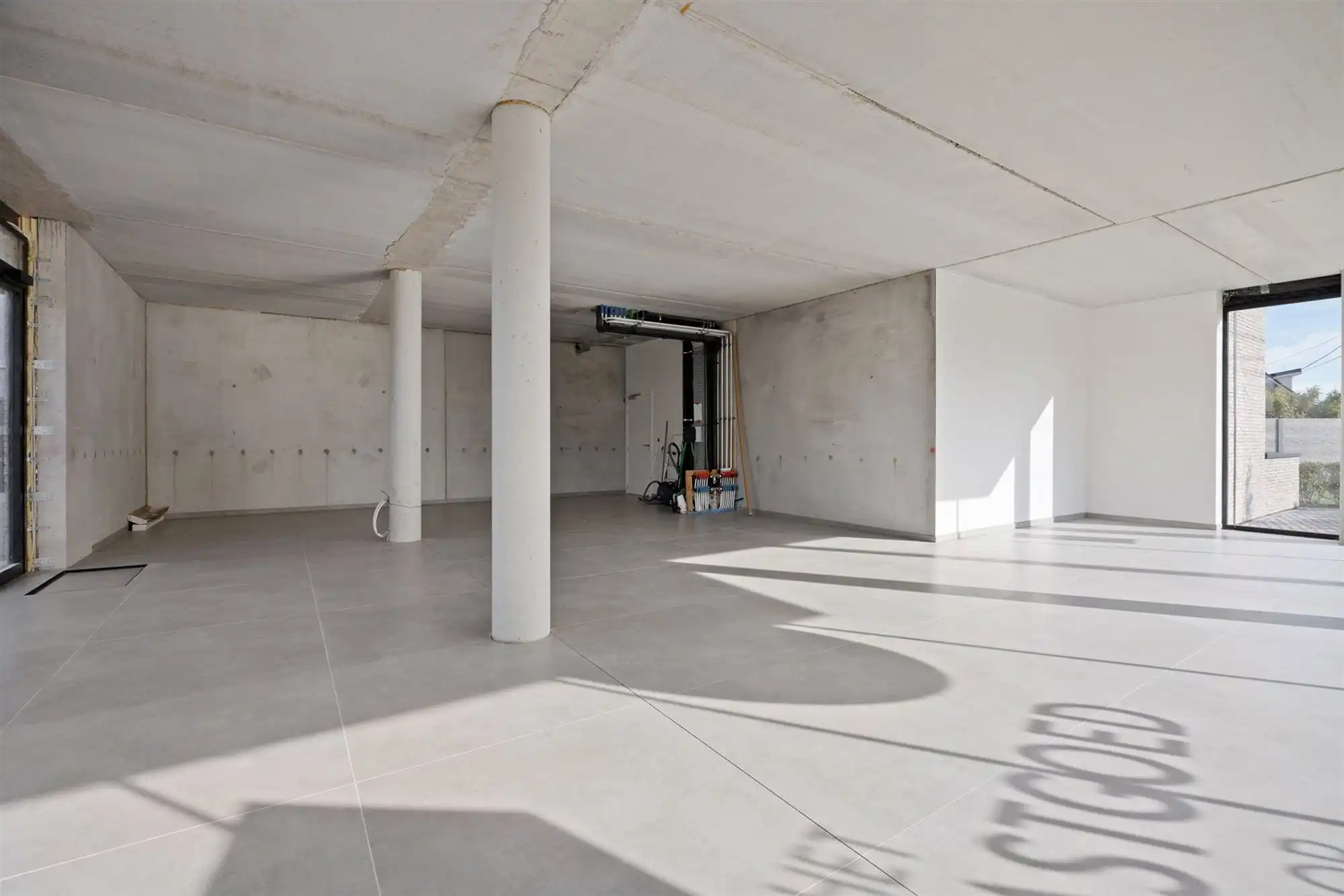 HANDELSPAND VAN 112M² MET 4 AUTOSTAANPLAATSEN OP COMMERCIËLE TOPLIGGING TE BERINGEN! foto 9